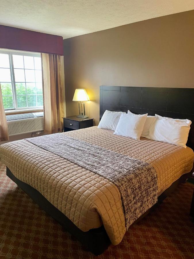 The Woodridge Inn Connersville Extérieur photo