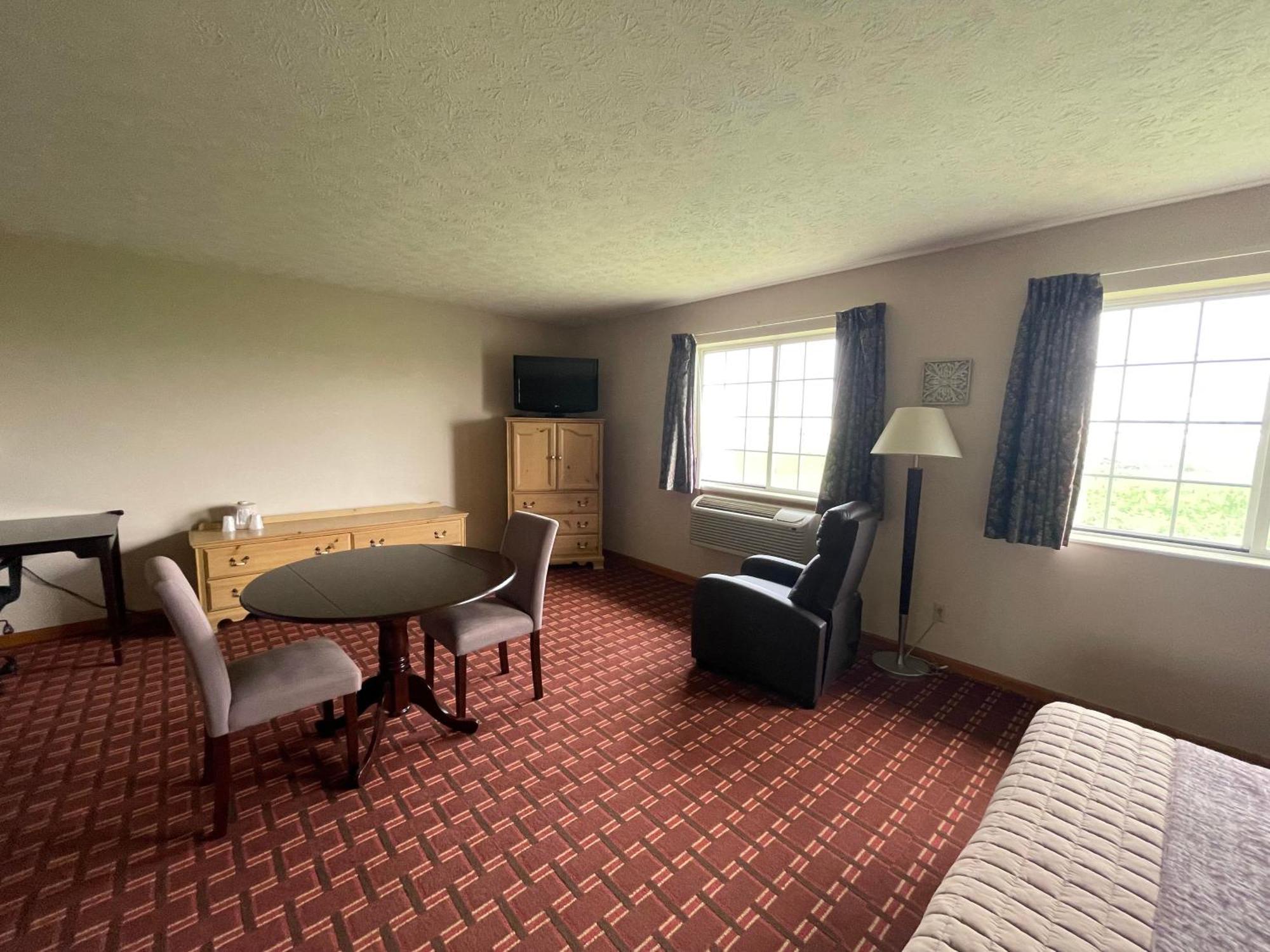 The Woodridge Inn Connersville Extérieur photo