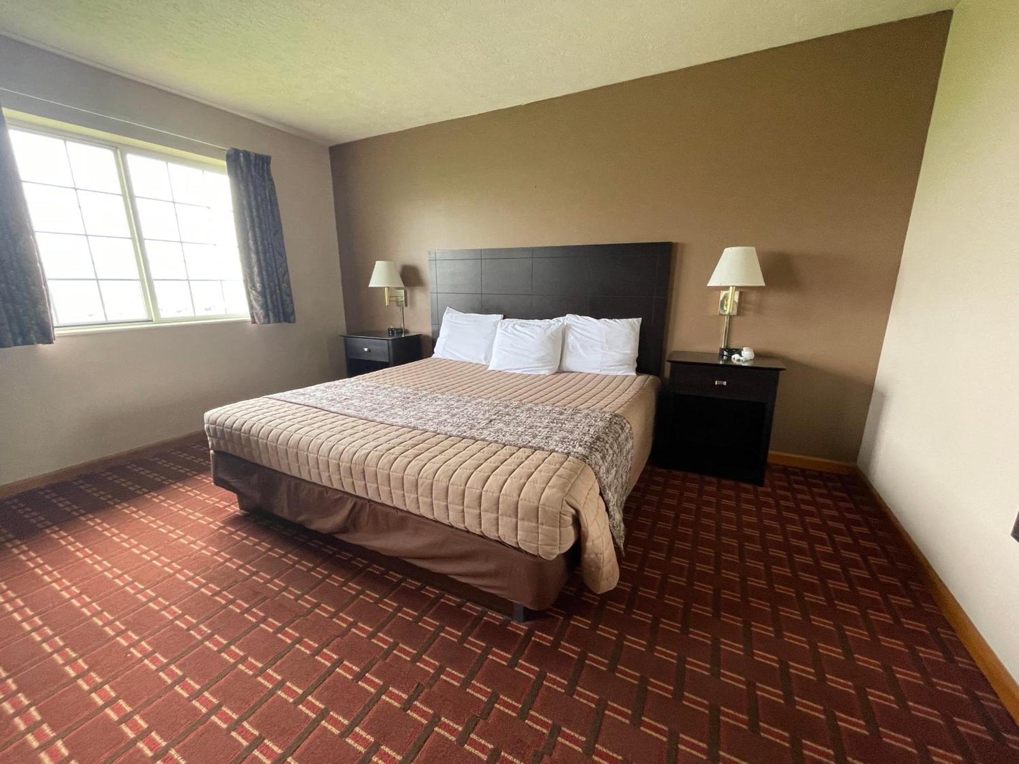The Woodridge Inn Connersville Extérieur photo