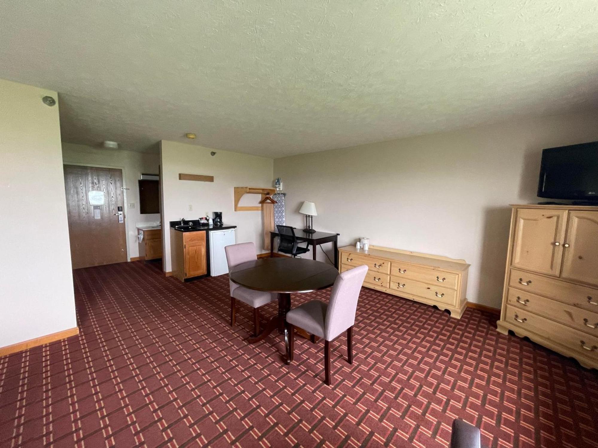 The Woodridge Inn Connersville Extérieur photo