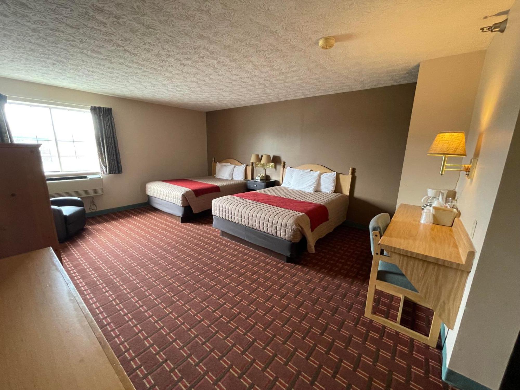 The Woodridge Inn Connersville Extérieur photo
