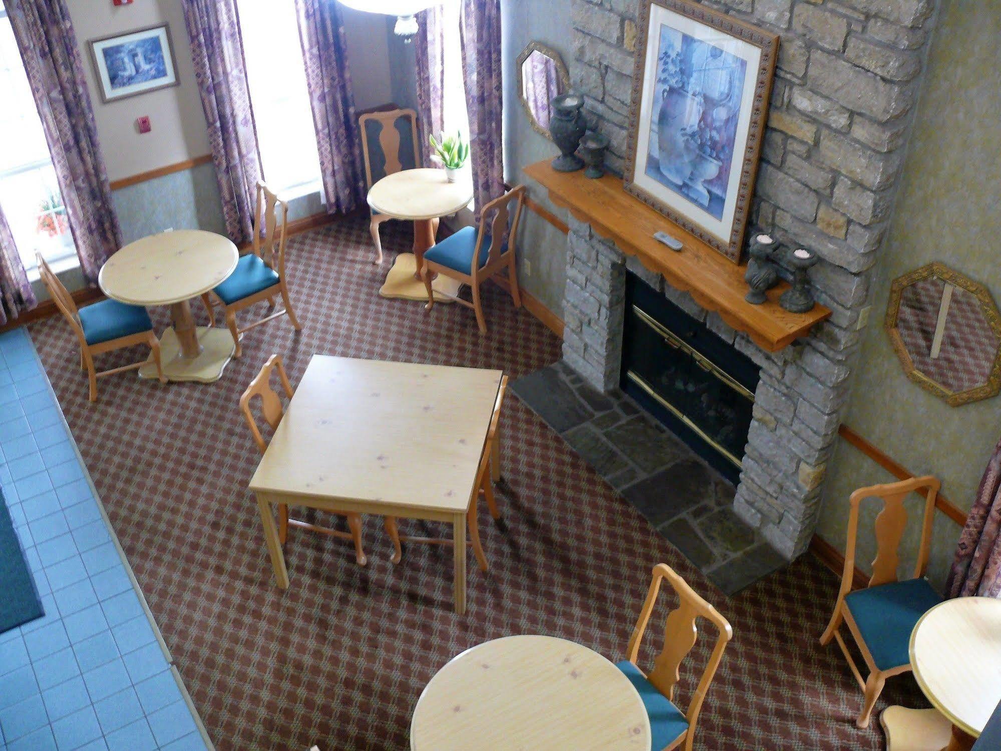 The Woodridge Inn Connersville Extérieur photo