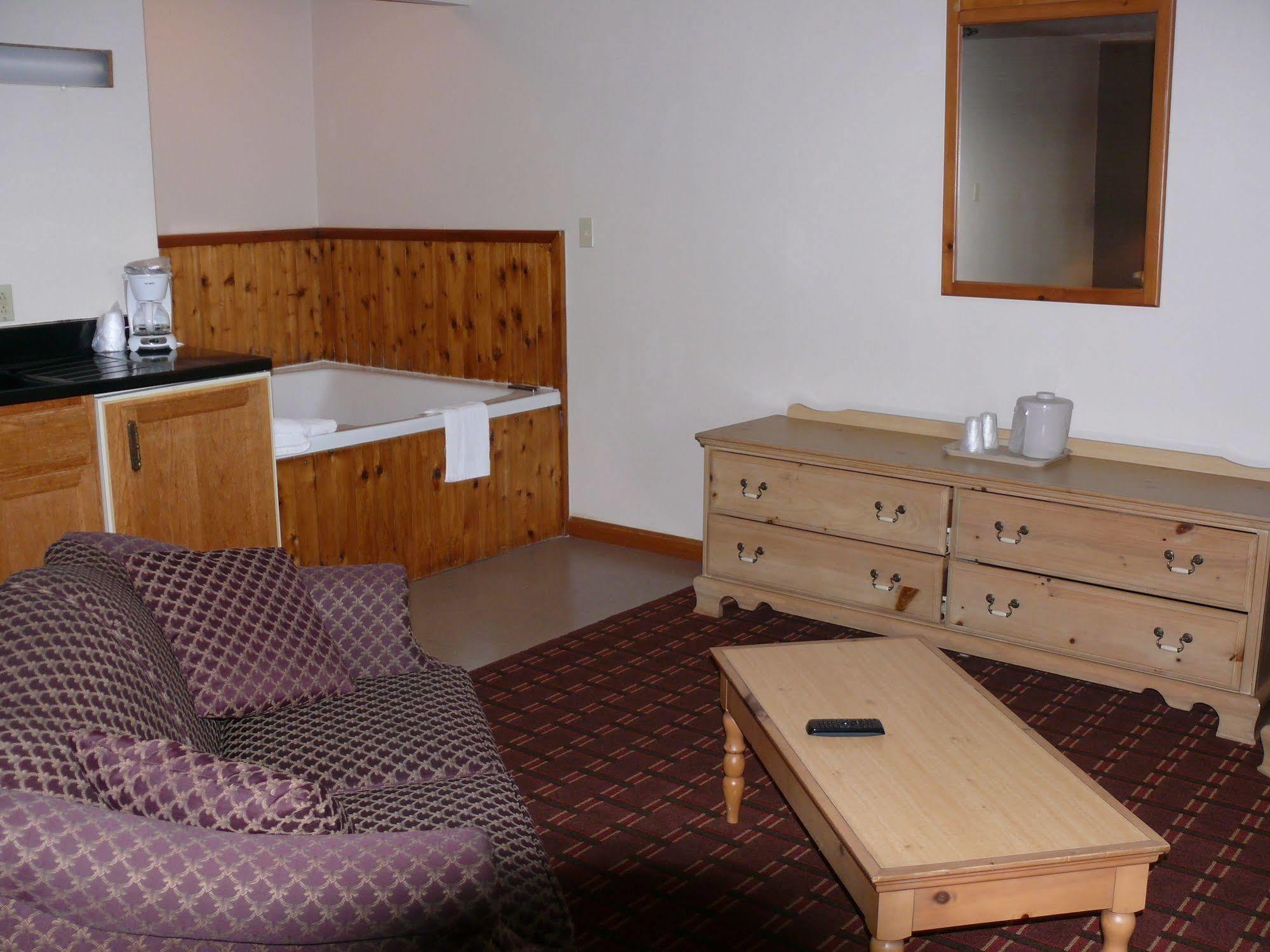 The Woodridge Inn Connersville Extérieur photo